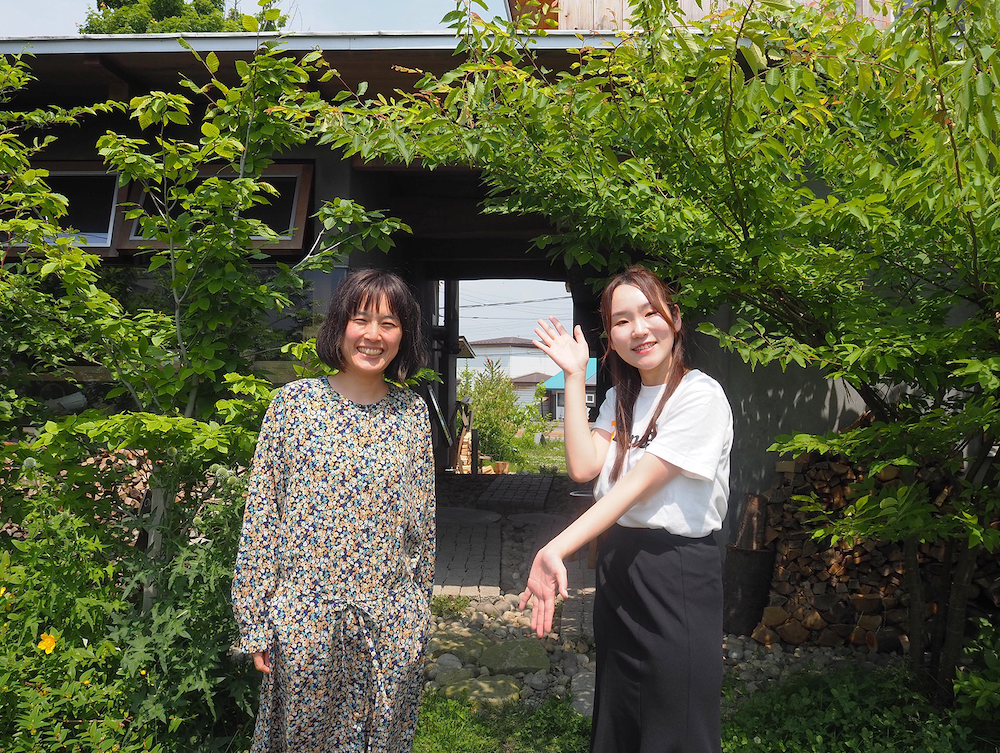 苧坂 香生里さんと営業担当の小暮 光咲