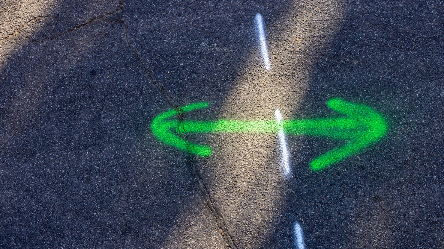 社用車を使えるかを確かめる｜申請の順番のイメージ写真