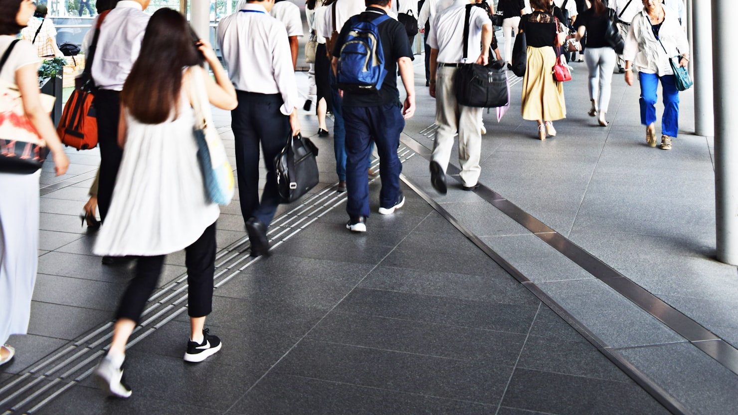 職場を見せてもらえるか｜頼み方と見るところのイメージ写真
