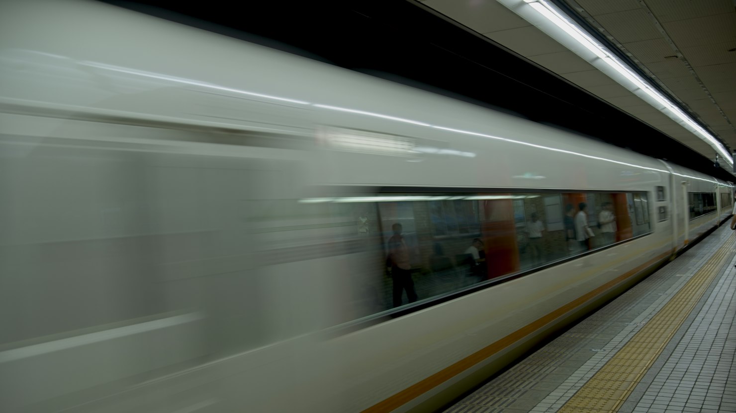 フルリモートの出社命令｜断れるかは契約に書かれた就業場所しだいのイメージ写真