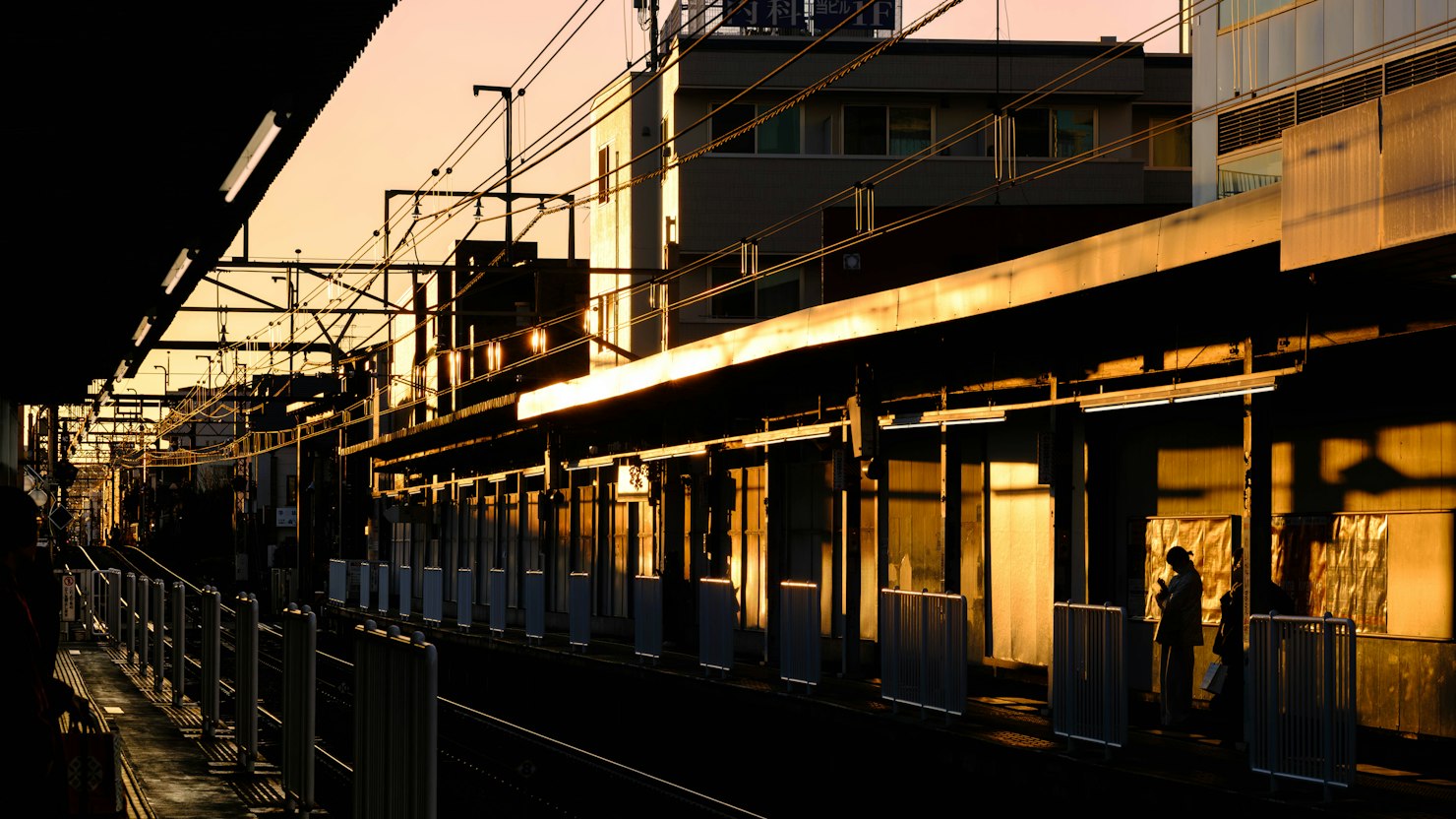 雇用保険の料率が令和8年に下がった|給与から引かれる額のイメージ写真