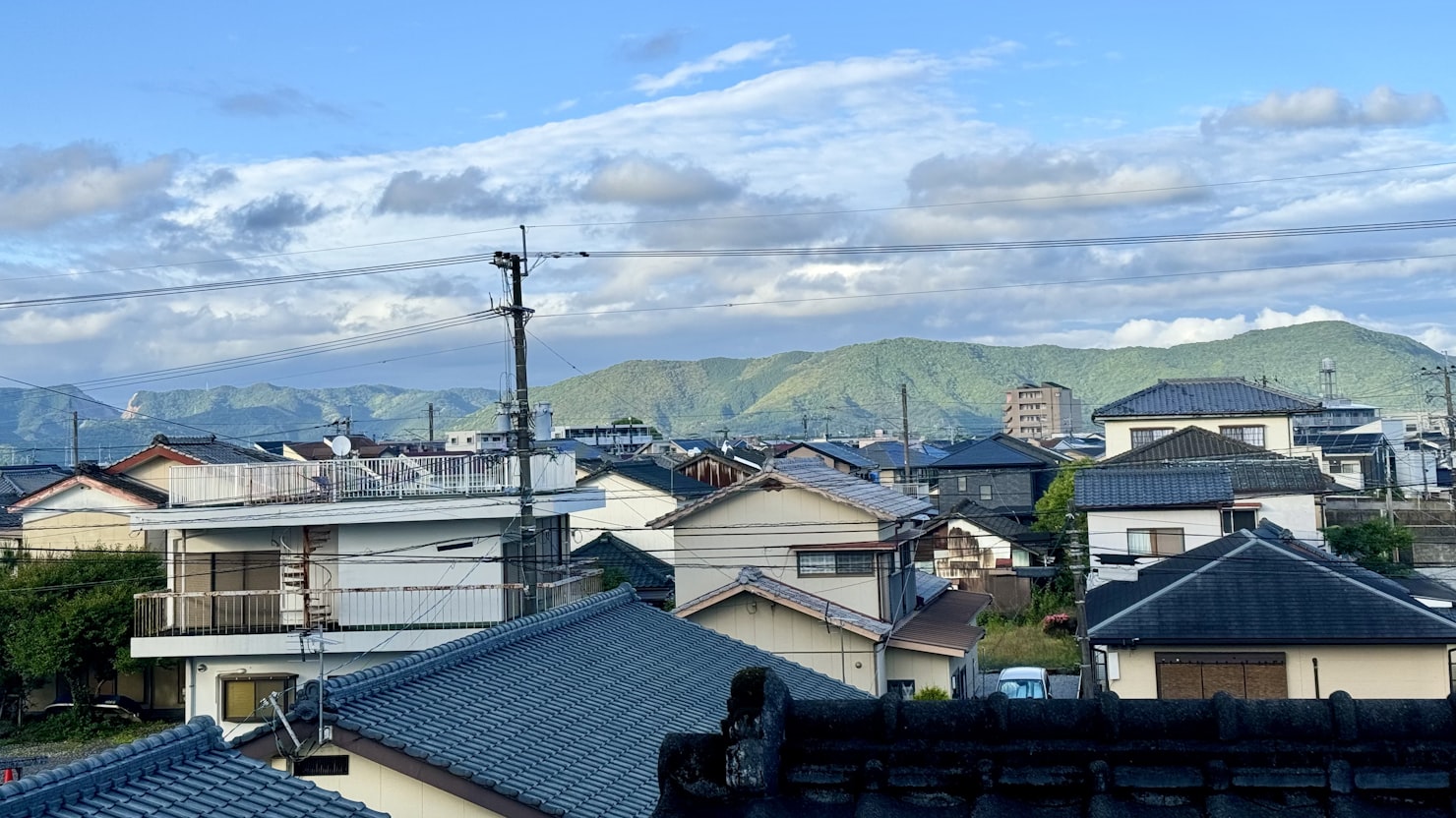 リモワ求人とは？在宅勤務ありでも出社が残る場合のイメージ写真