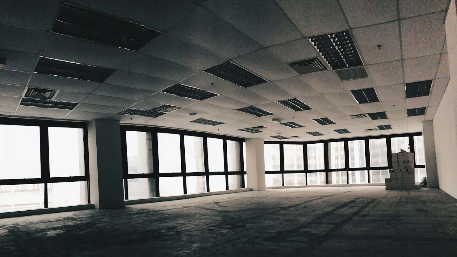 最終出社日と退職日の違いは？有給消化と社会保険の資格喪失日のイメージ写真